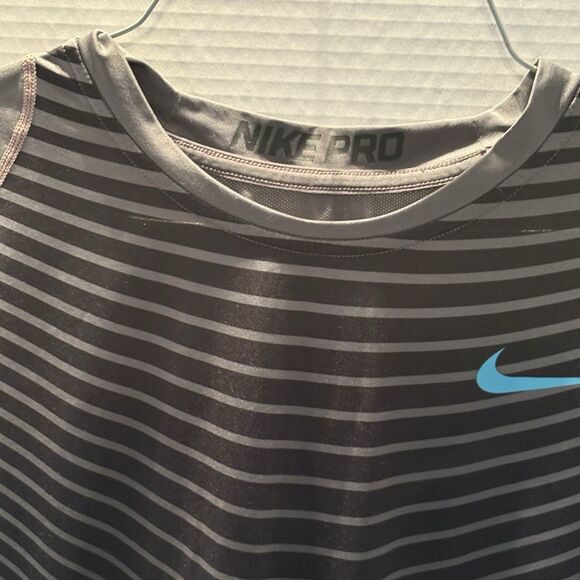 Nike Pro DriFit Fitted Men’s Shirt Size Large Gray/Black Short Sleeve - Picture 4 of 8